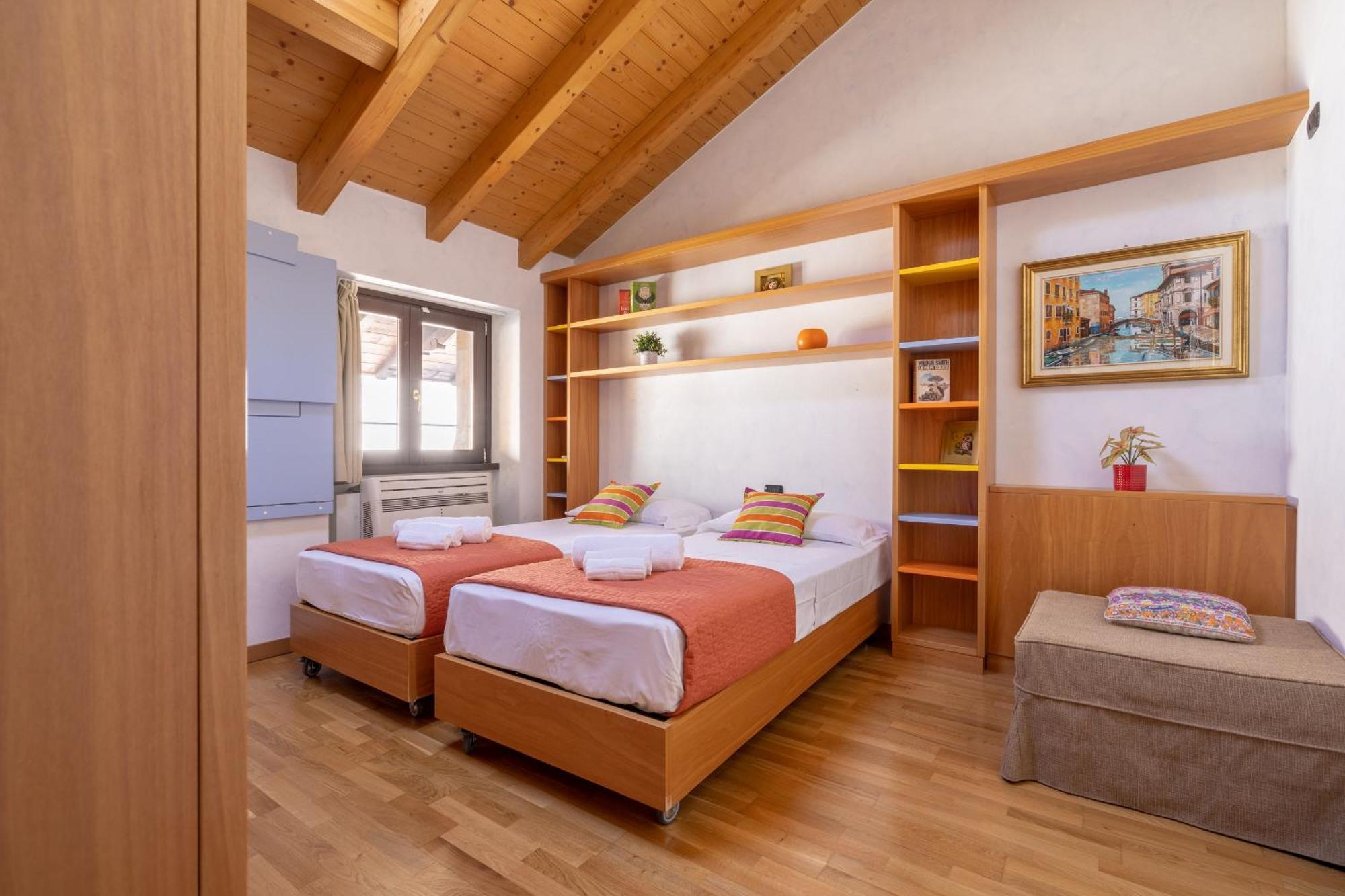 Apartment By The Ferry - Менаджо Екстер'єр фото